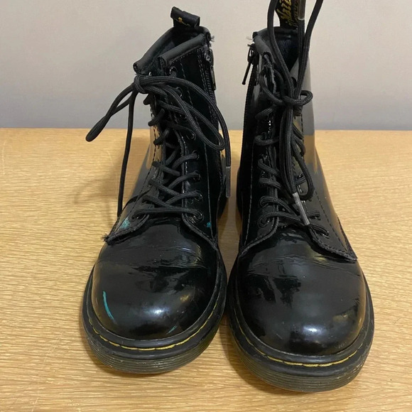 Kids black Dr Marten combat boots, size 1 - Picture 4 of 7